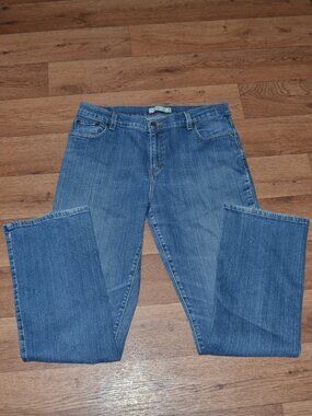 Woman's Levi's 550 Jeans Size 14 Long